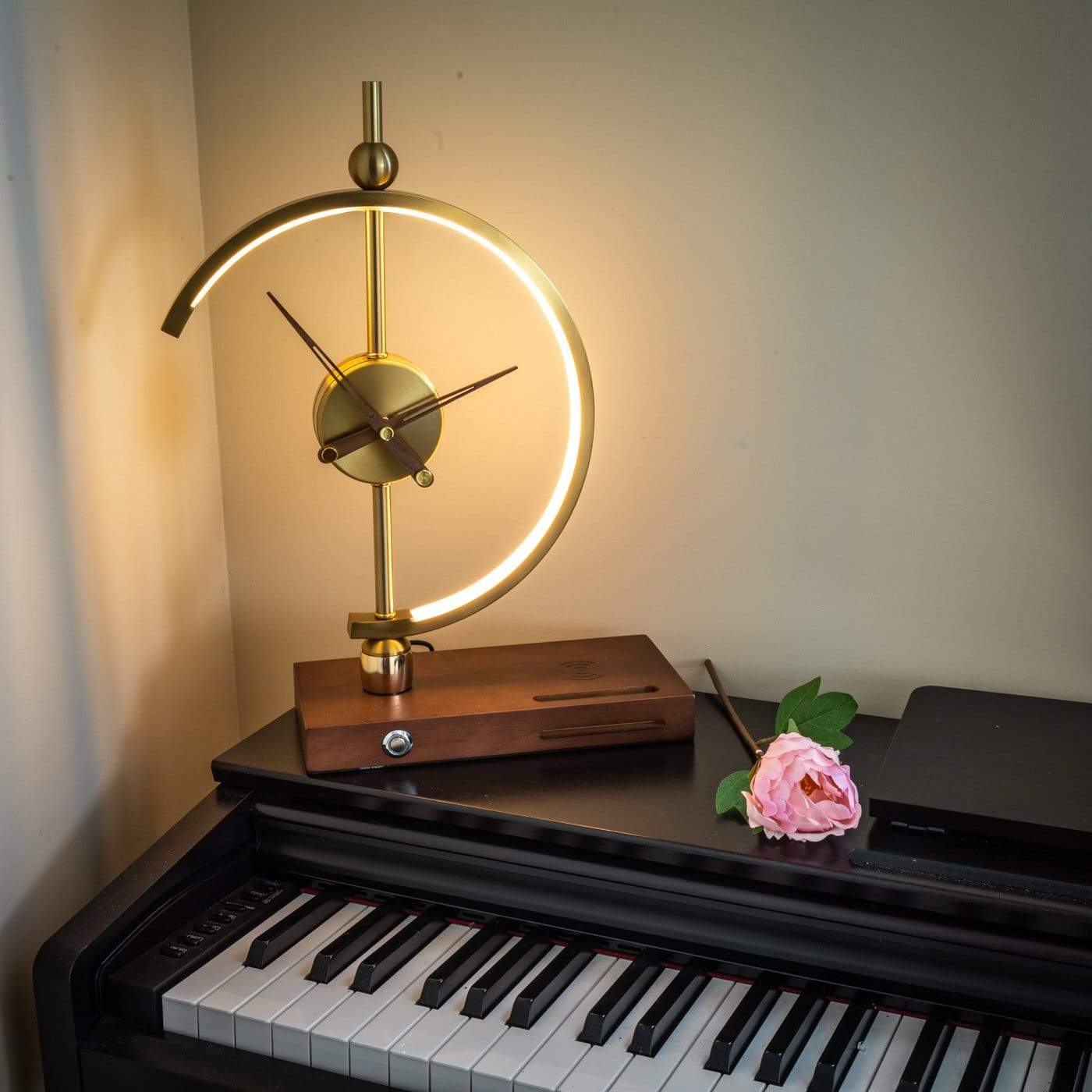 NagoyaLight | Luxury Lamp Clock and Charger